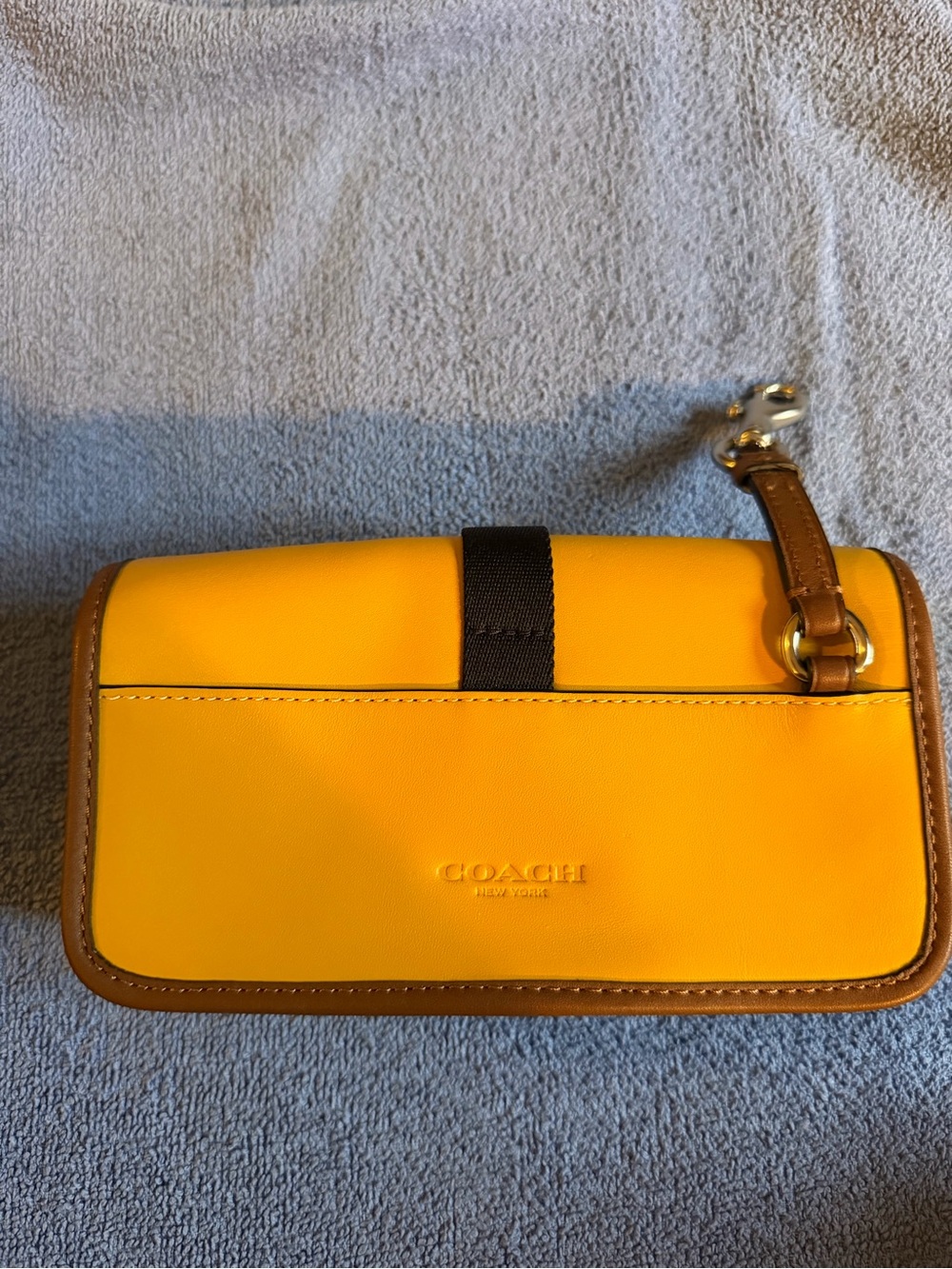 Yellow Coach accessory - Picture 2 of 7